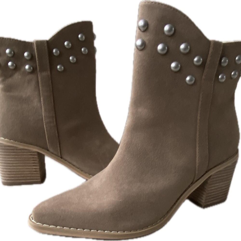 Oasis Society Studded Western Ankle Boots - Picture 9 of 9